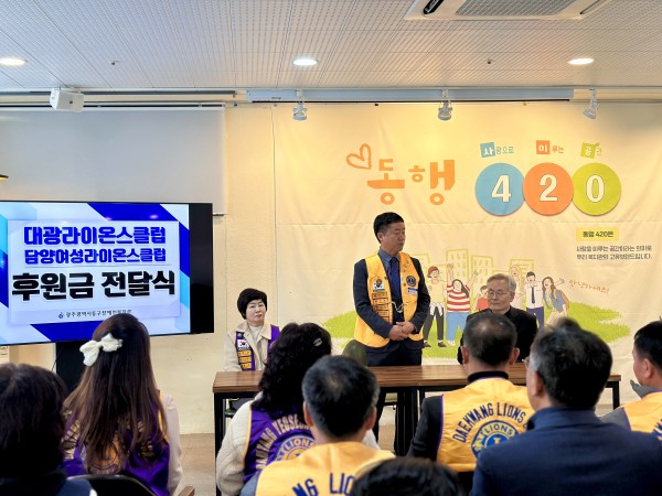 후원금전달식 사진 (13).jpg