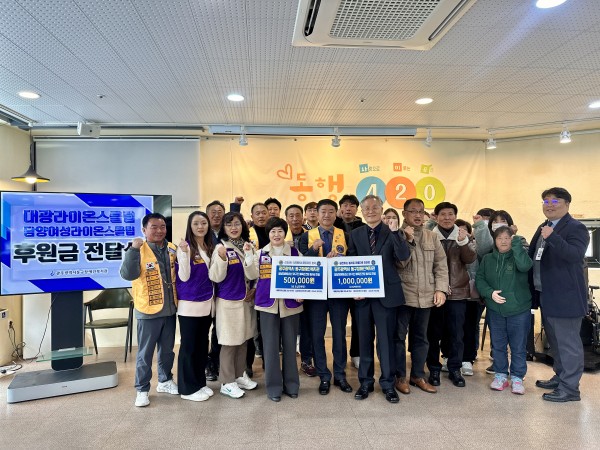 후원금전달식 사진 (7).jpg