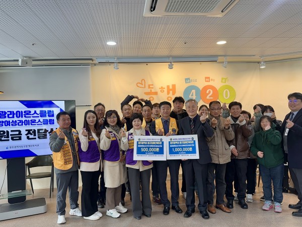 후원금전달식 사진 (6).jpg