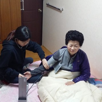 재가방문 방문하여 혈압 및 당뇨 체크 이미지